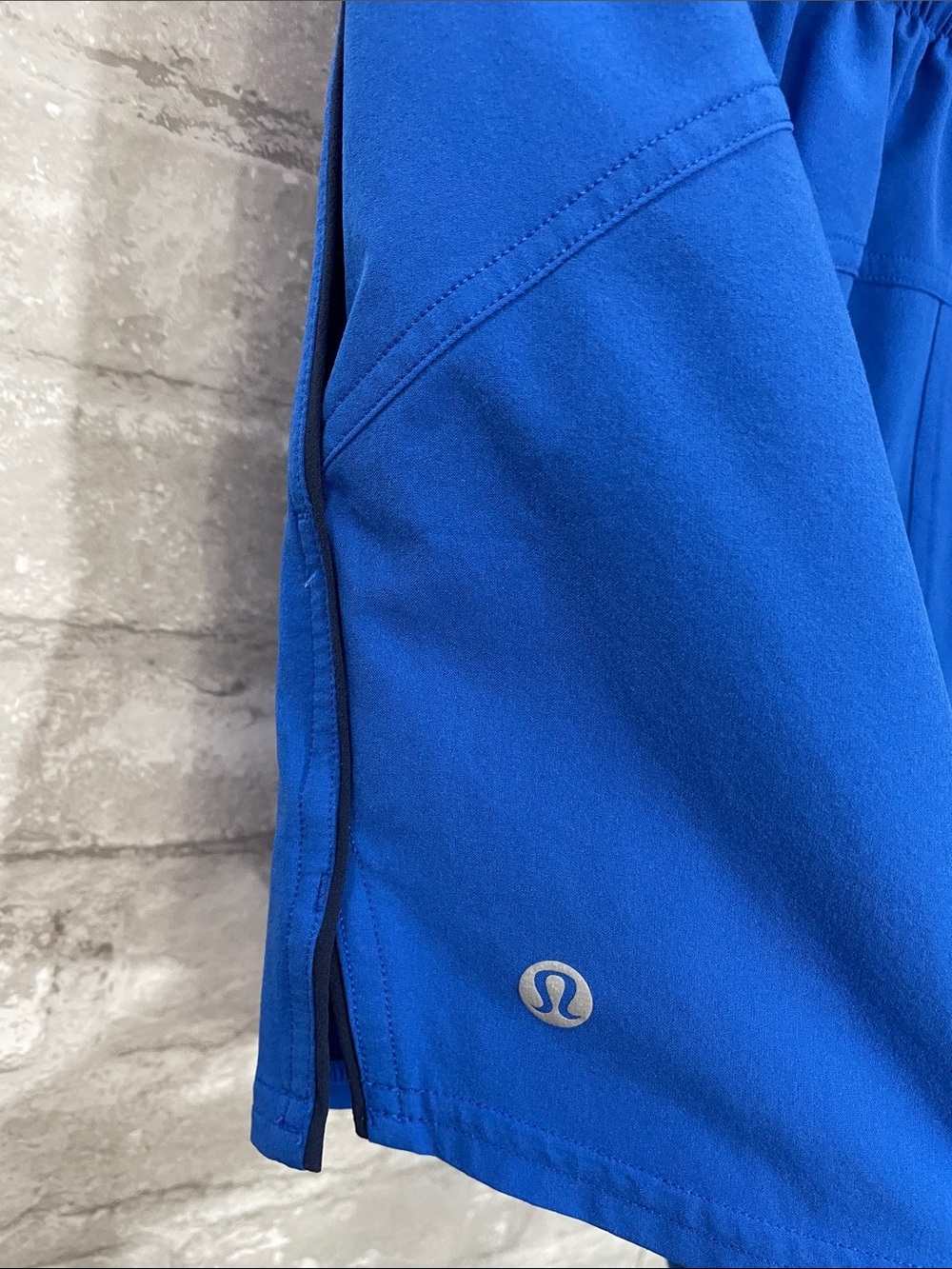 Lululemon Lightweight High-Rise Relaxed Short 3" *Long Liner - Picture 4 of 9